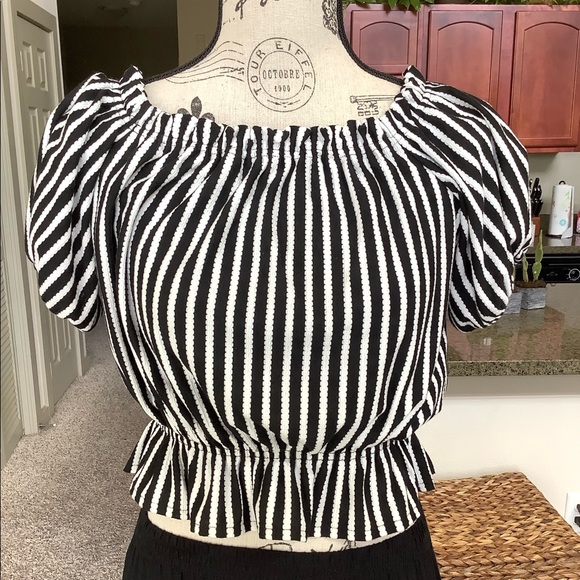 🤩 H&M Crop Top and Skirt Set 🤩 - Picture 5 of 9